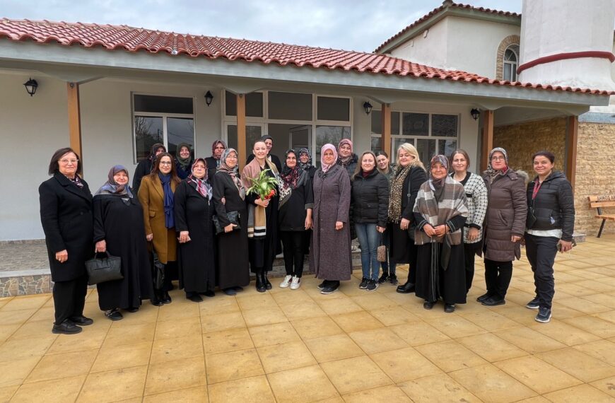 DEB Partisi’nden Bıyıklıköy kadınlarına ziyaret