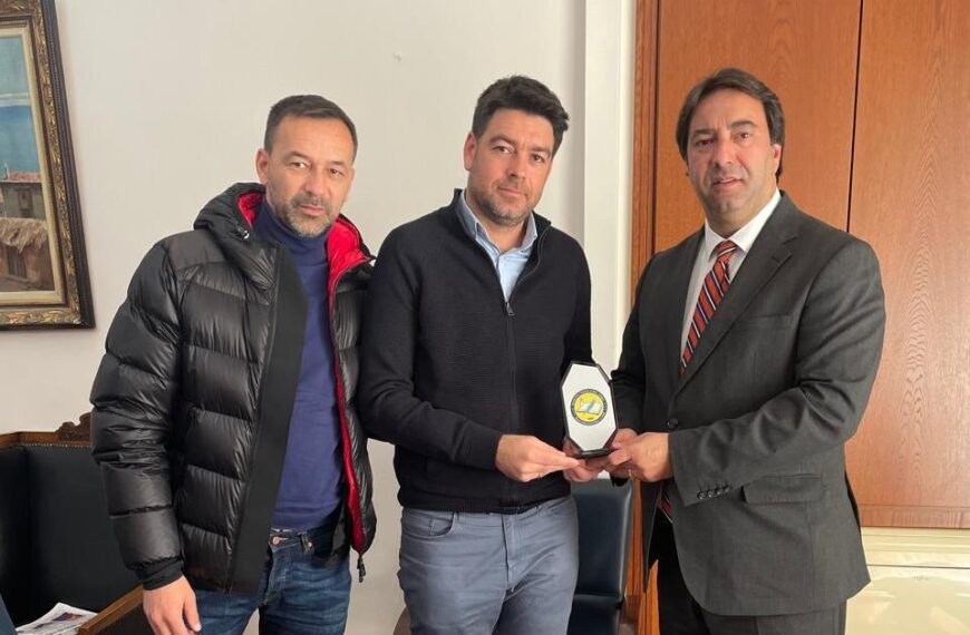 İskeçe Azınlık Lisesi Encümen Heyeti Belediye Başkanı Kontos ile görüştü