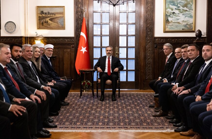 Türk Dışişleri Bakanı Fidan Atina’da Türk Azınlık temsilcilerini kabul etti