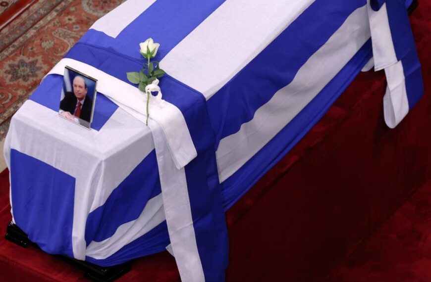 Simitis son yolculuğuna uğurlandı