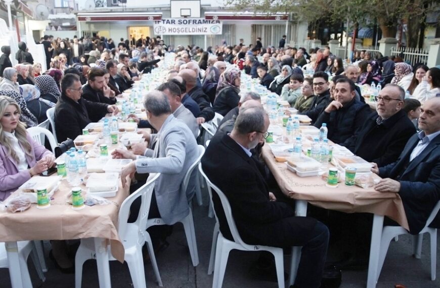 Gümülcine Müftülüğü ve Türk Gençler Birliği’nden görkemli iftar