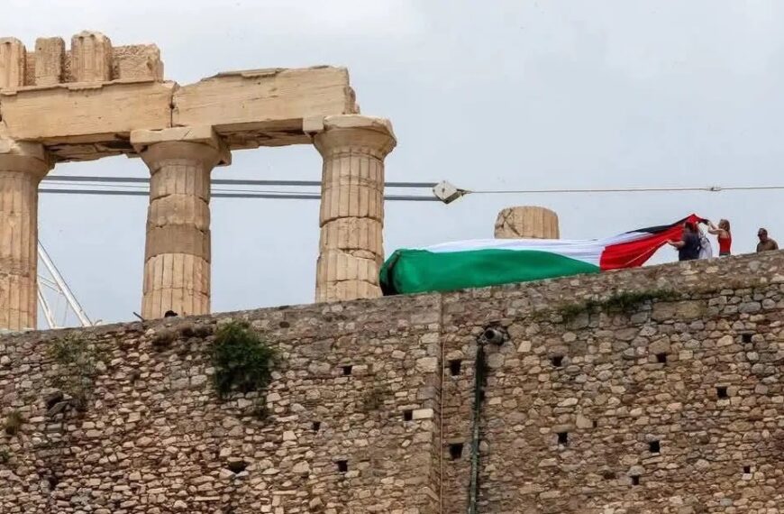 Yeni Sol Akropolis’te Filistin bayrağı açtı!