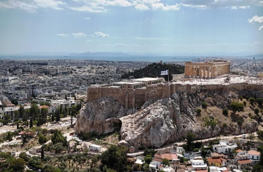 Turizm hem ekonominin önemli bir unsuru hem de yeni bir mücadele alanı!