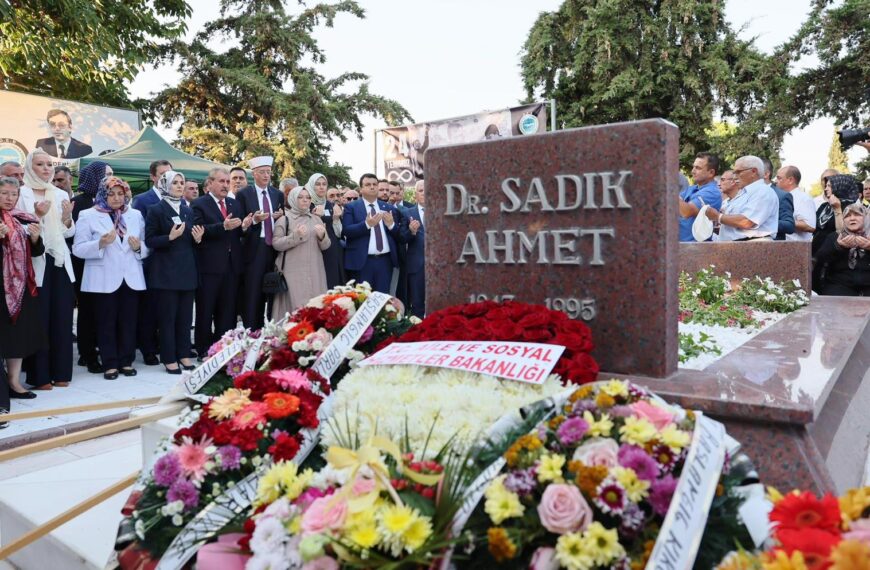 Dr. Sadık Ahmet, ölümünün 30. yıldönümünde de dualarla anıldı