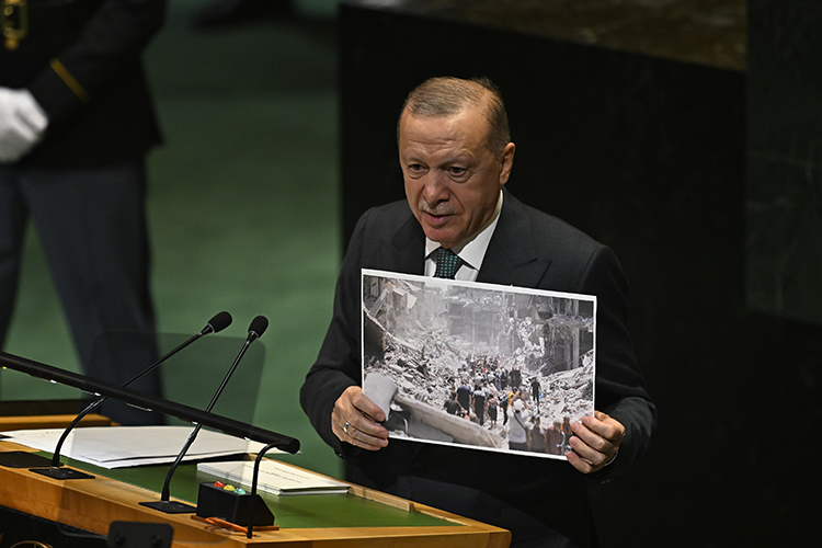 T.C. Cumhurbaşkanı Erdoğan’dan dünya liderlerine çağrı: “Gün, Filistinli mazlumların yanında dimdik durma günüdür…”