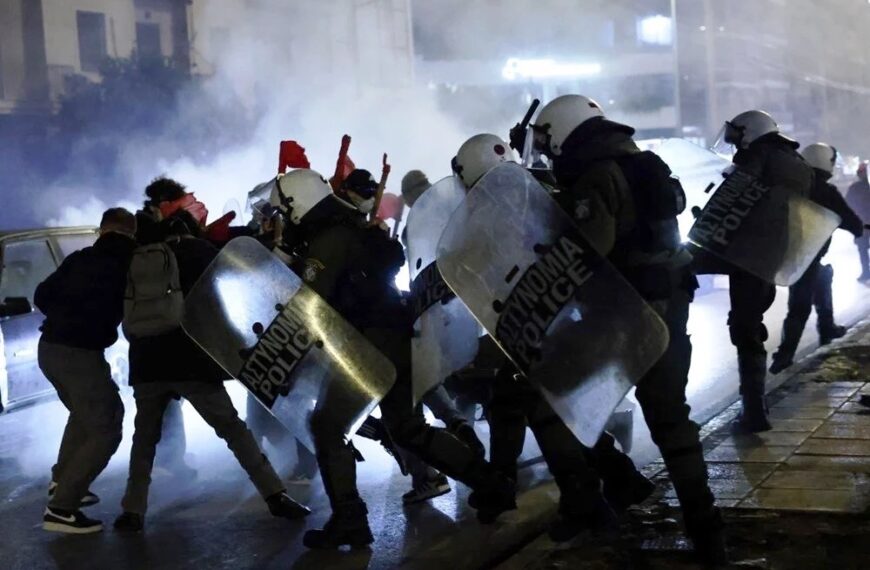 Filistin’e destek gösterisinde polis ile eylemciler arasında arbede yaşandı