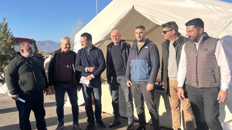 Alexis Hariçis’ten sert mesaj: “Parlamentoda utanç verici anlara tanık olduk”