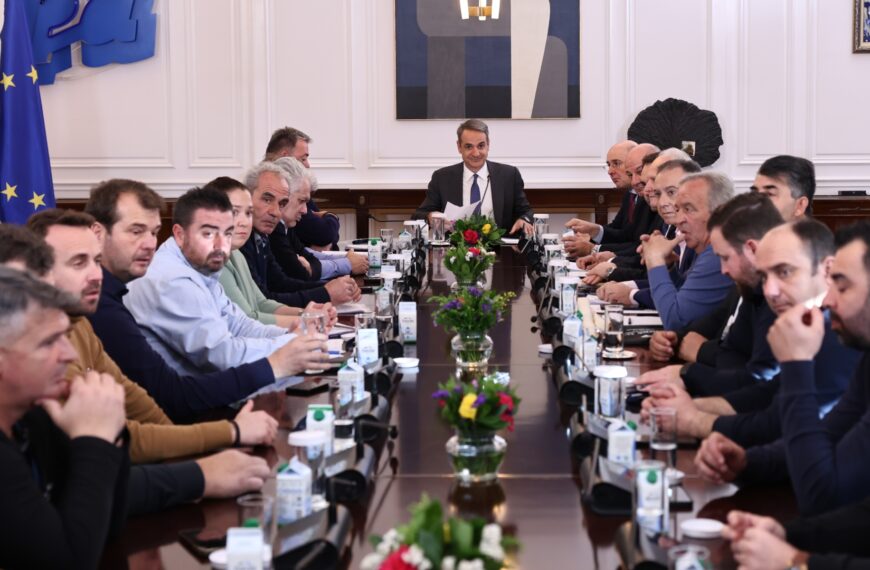 Miçotakis–Çiftçi Zirvesi 3,5 Saat Sürdü: Traktörler Yollarda, Karar Bugün!