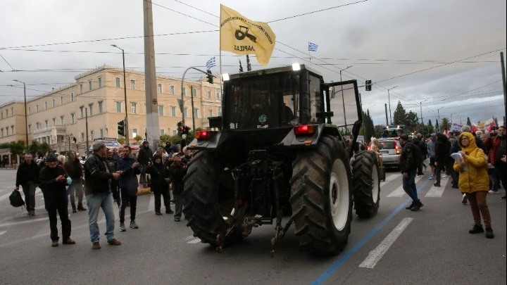 Traktörlerle Atina’ya Çıktılar: Çiftçiler Syntagma’yı Doldurdu…