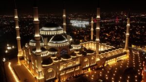 “Bin aydan hayırlı” Kadir Gecesi idrak ediliyor…